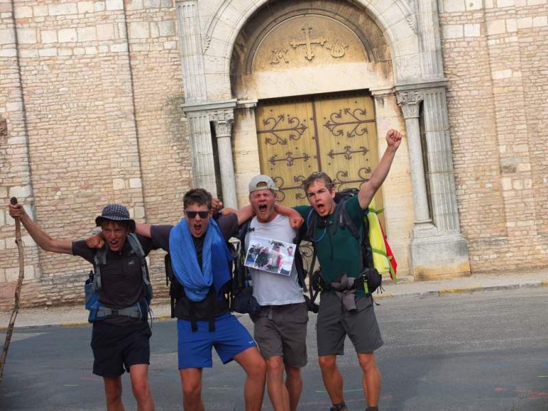 quatre randonneurs arrive 03