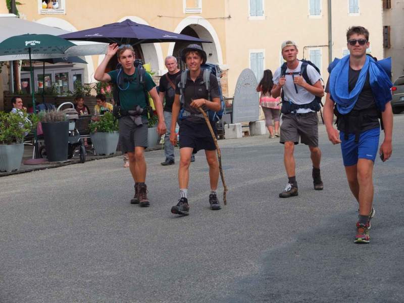 quatre randonneurs arrivent