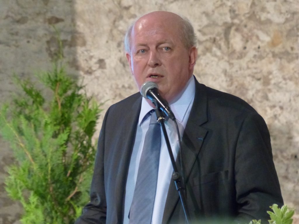 la maire parle du dévellopement de Tournus